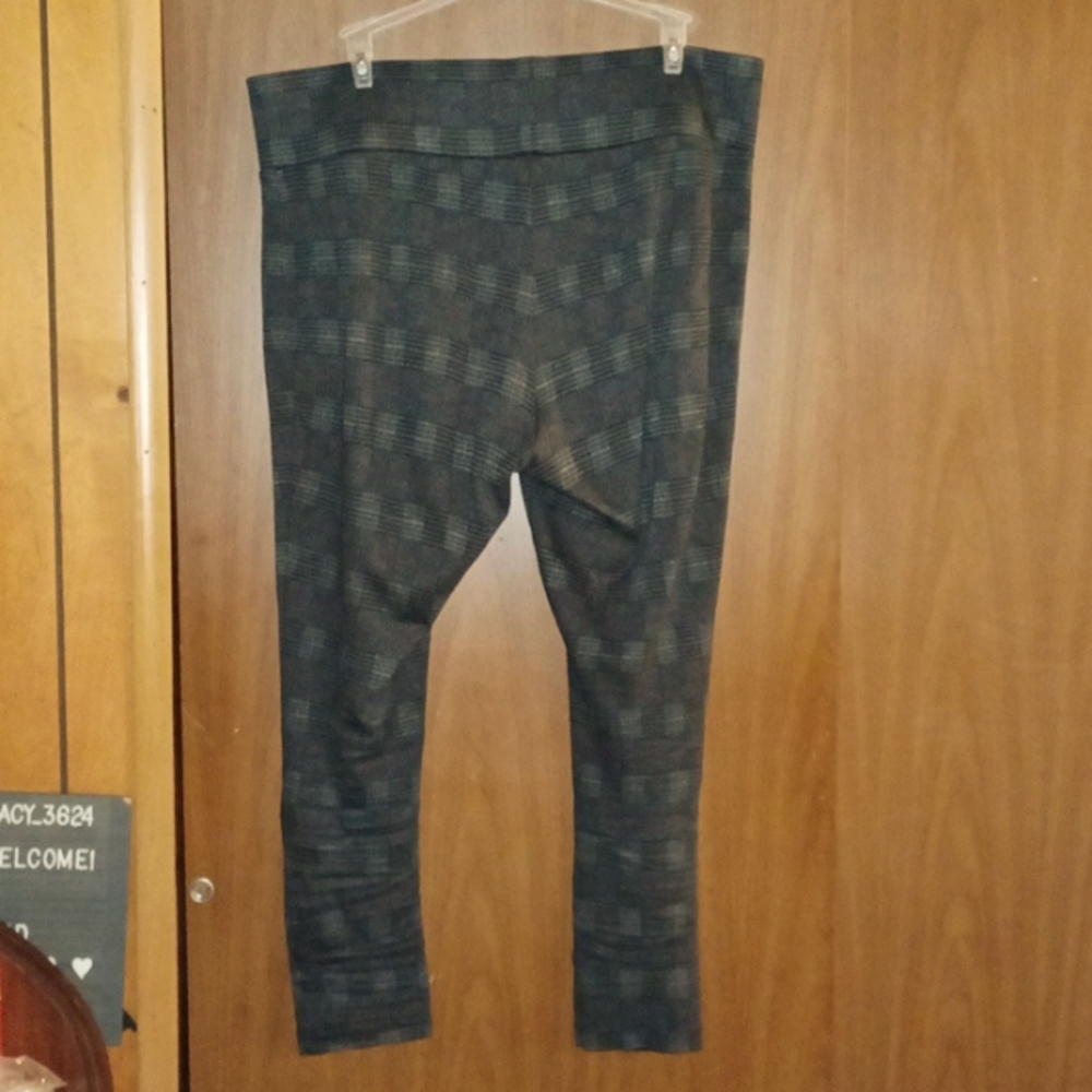 TAHARI - Picture 2 of 4